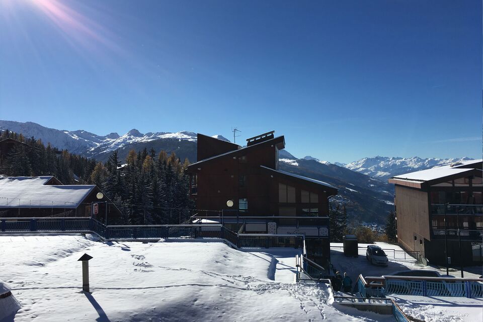 The Les Tournavelles residence in Les Arcs 1800 in the sunshine, facing snowy peaks